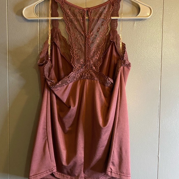 Daytrip Tops - 🌸 Daytrip Maroon Top, with knitted razorback.